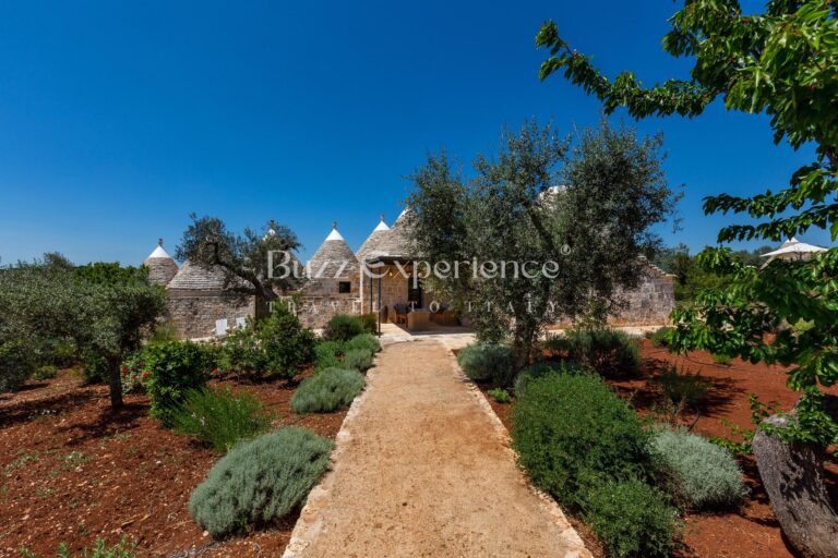 Buzz_Experience-Trulli_Panorama-Ostuni_10