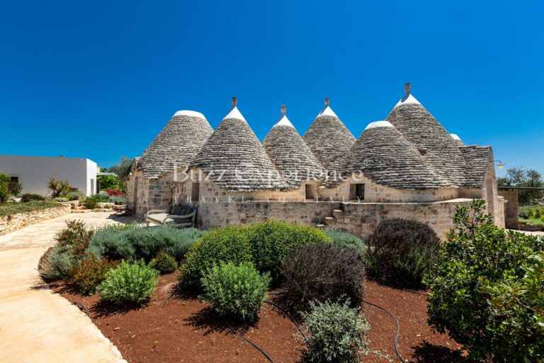 Buzz_Experience-Trulli_Panorama-Ostuni_11