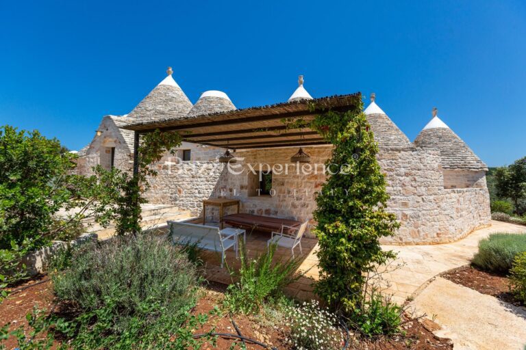 Buzz_Experience-Trulli_Panorama-Ostuni_12