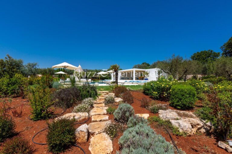 Buzz_Experience-Trulli_Panorama-Ostuni_6