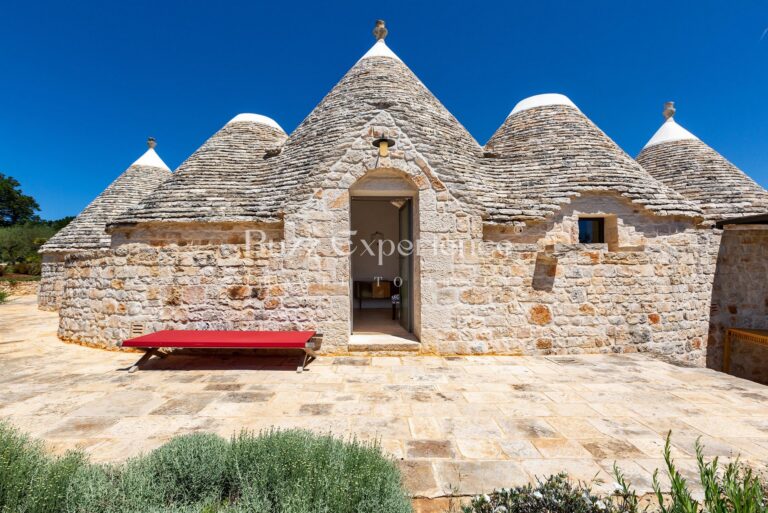 Buzz_Experience-Trulli_Panorama-Ostuni_90